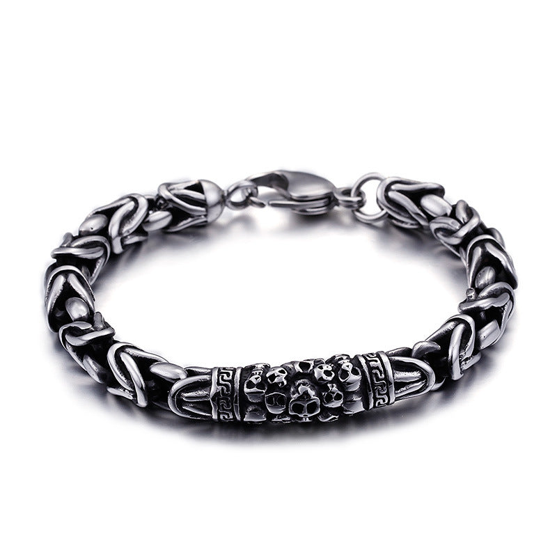 Skeleton chain bracelet coiled, close-up on the skull-motif clasp