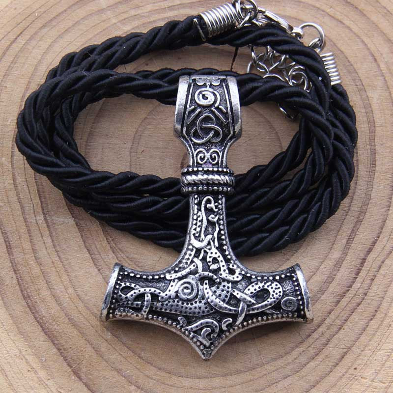 Mjolnir's Oath pendant detail view